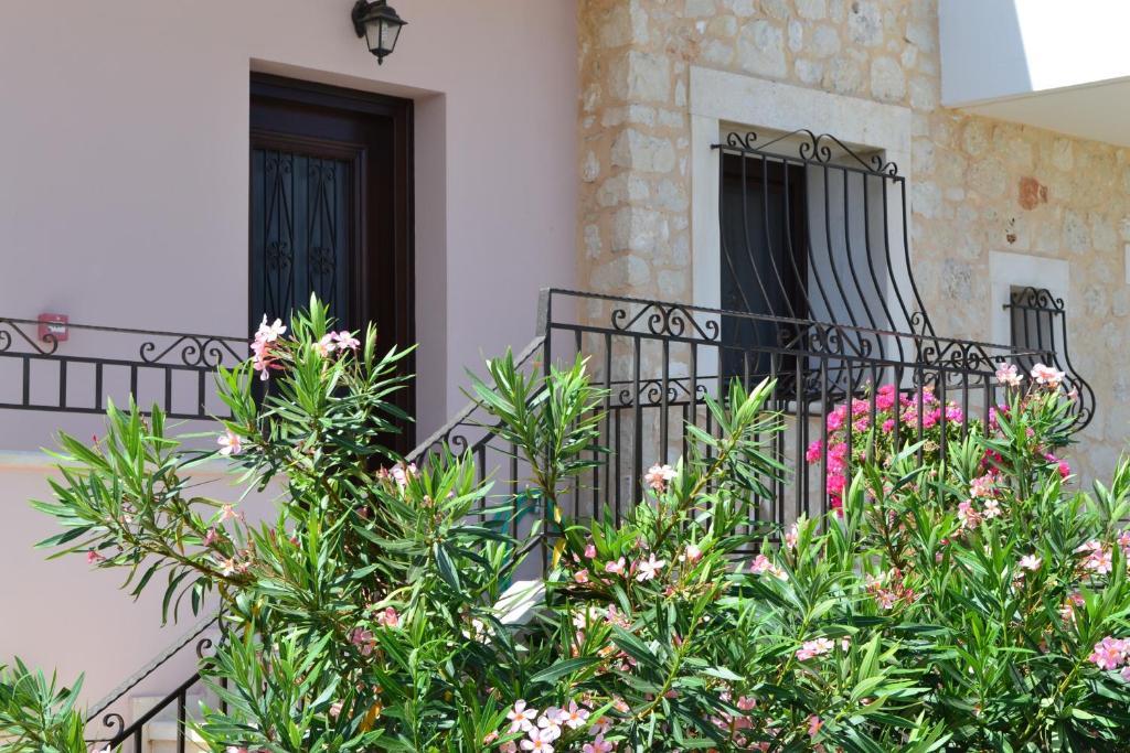 Olive Coast Suites Palekastro Ngoại thất bức ảnh